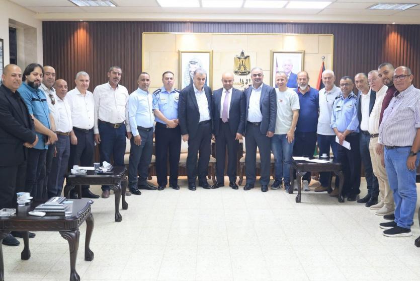 توقيع اتفاقية لتنظيم نقل ركاب المعابر في استراحة أريحا