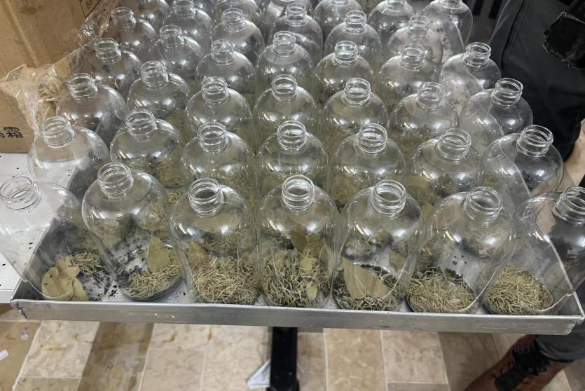 الأمن الوقائي يضبط مصنع تزوير مستحضرات تجميل في نابلس