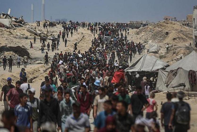 الآلاف ينتظرون المساعدات الإنسانية في غزة 