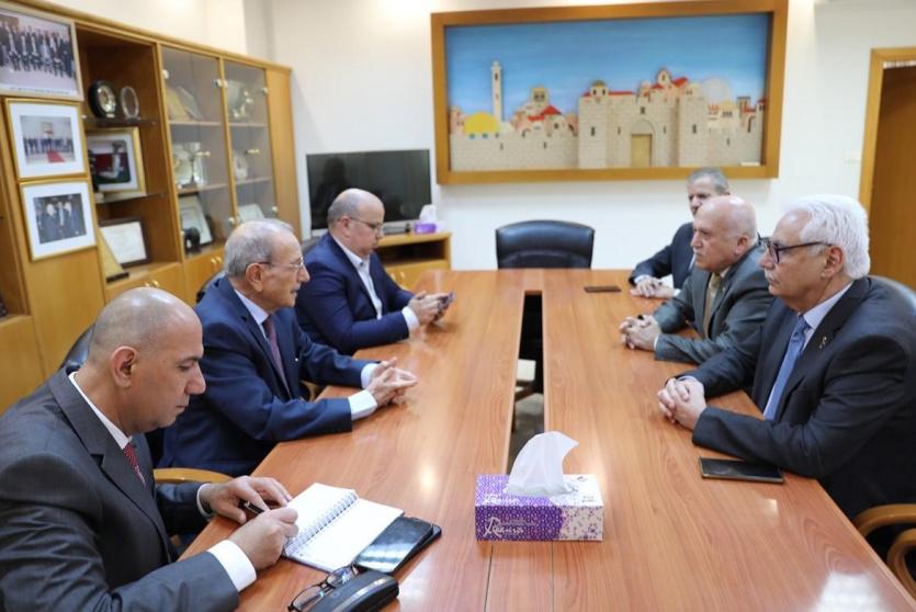 خلال الزيارة