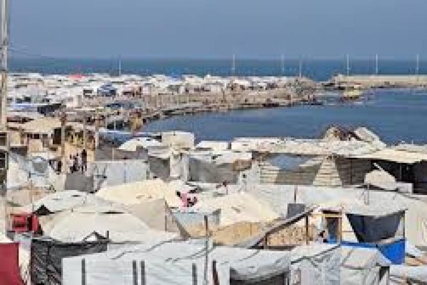 مئات الآلاف من النازحين قسرا إلى بحر غزة