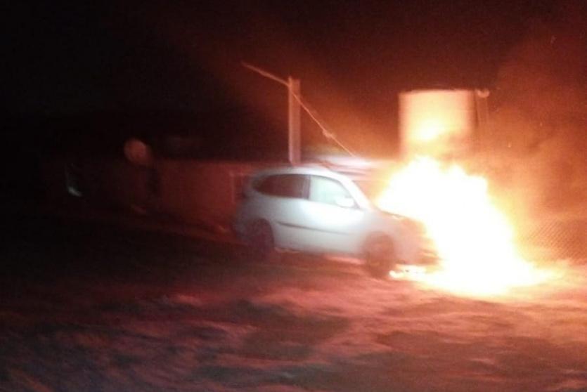 احراق مركبة متضامينن أجانب في قرية سوسيا