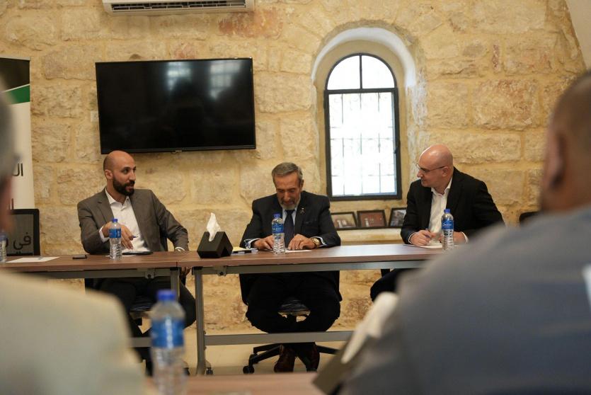 خلال الجلسة