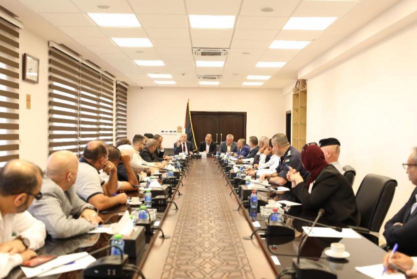 وزيرا الاقتصاد الوطني والصناعة يطلعان فعاليات محافظة سلفيت على إجراءات التخفيف من حدة الأزمات الاقتصادية