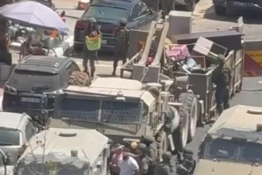 خلال مداهمة محل الصرافة