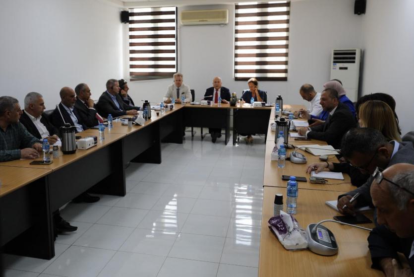 وزارة الاقتصاد الوطني والاتحاد الأوروبي يبحثان تطوير البنية التحتية للمعابر التجارية