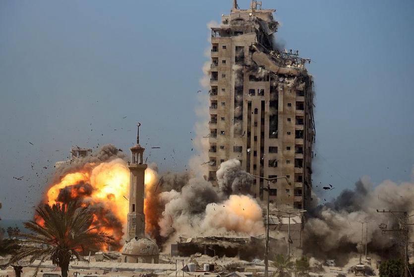 قصف برج سكني في غزة - ارشيف