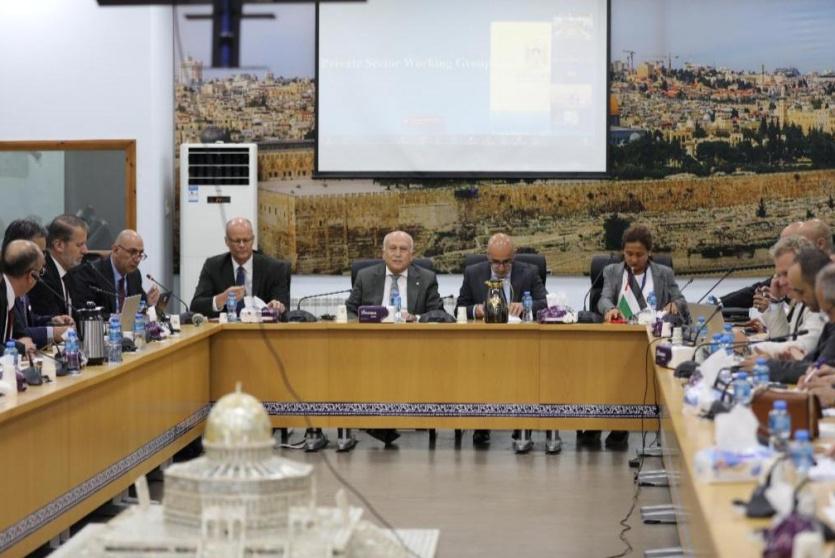 الحكومة الفلسطينية ومجموعة الدول المانحة تبحث برامج النهوض بالاقتصاد الفلسطيني