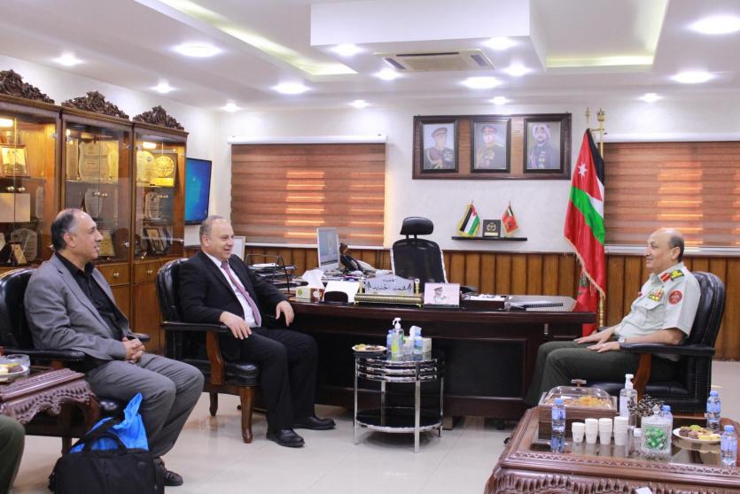 وفد الجمعية الفلسطينية يزور المؤسسة الاستهلاكية العسكرية الأردنية ويبحث آفاق التعاون المشترك