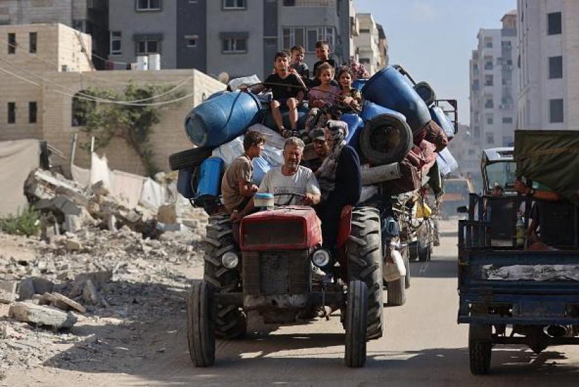 نزوح مواطنين بمدينة غزة جراء القصف - ارشيف