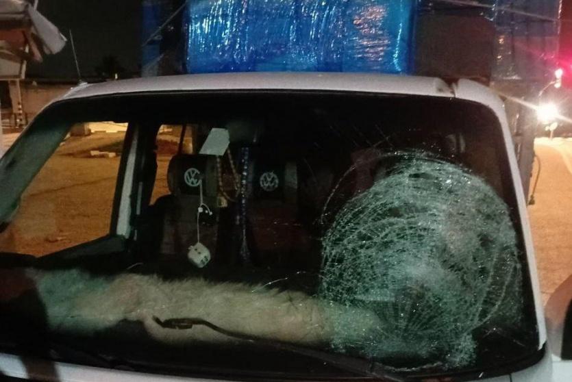 مستوطنون يرشقون مركبات المواطنين بالحجارة شرق قلقيلية