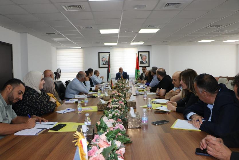 خلال الاجتماع