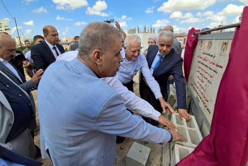 برهم وأبو حمدة يضعان حجر الأساس لمدرسة جديدة ويتفقدان مبنى الكلية التقنية الحكومية في قلقيلية