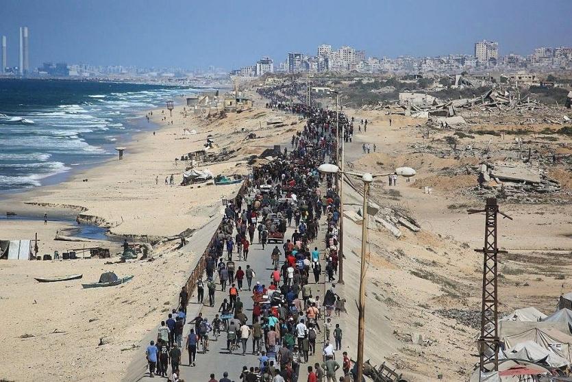 آلاف النازحين يعودون إلى مدينة غزة