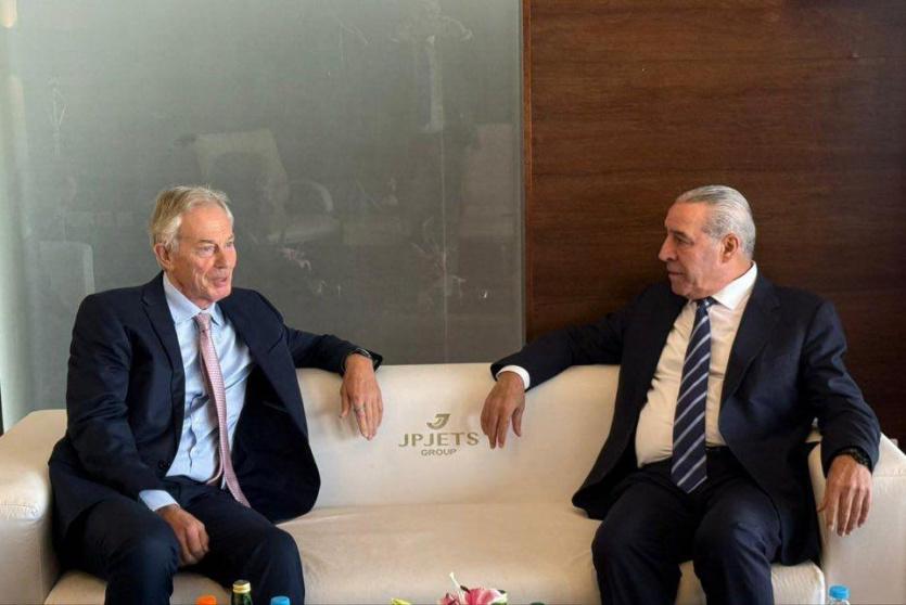 الشيخ يبحث مع بلير سبل إنجاح مبادرة الرئيس ترمب لوقف الحرب