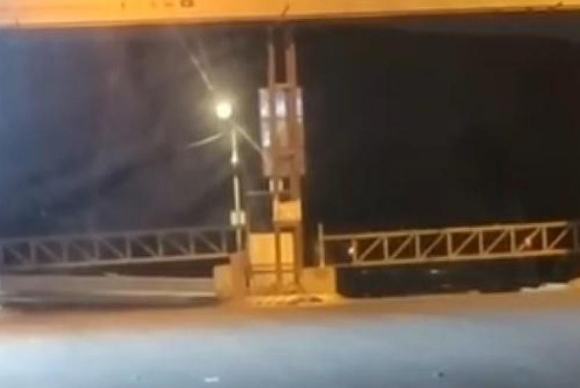 جيش الاحتلال يغلق مداخل حزما شمال شرق القدس المحتلة 