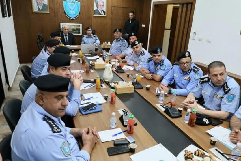 خلال الاجتماع