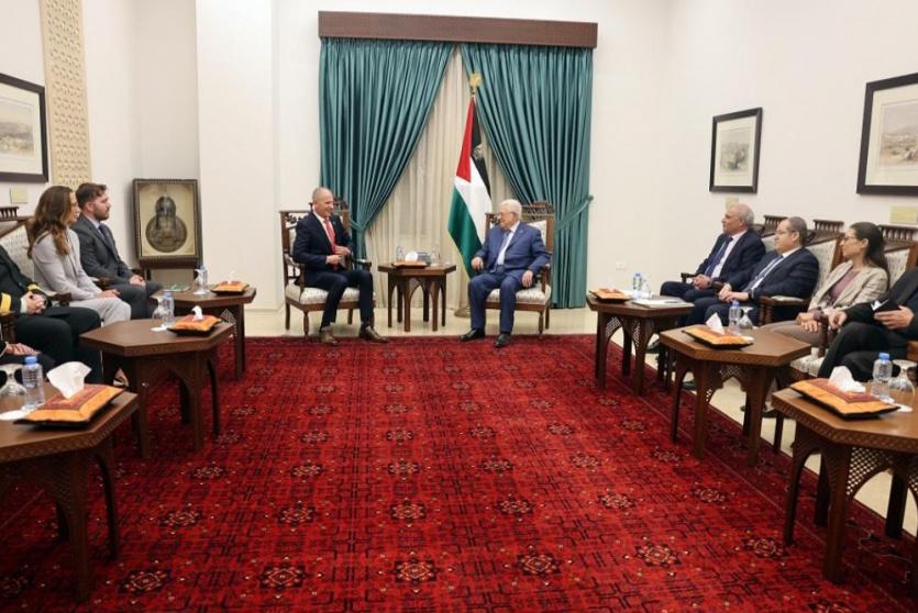 الرئيس عباس يستقبل رئيس مكتب الممثلية الكندية لدى فلسطين