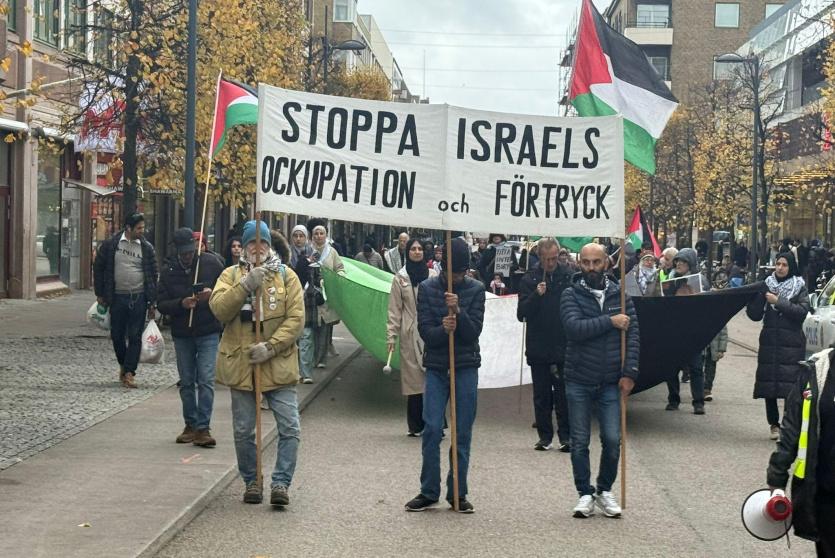 الفعاليات الشعبية في مدينة هيلسنجبوري تنظم مظاهرة صامتة حاشدة نصرةً لغزة