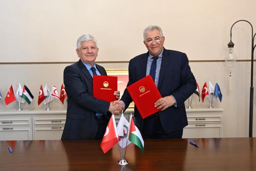 جامعة القدس والعلوم الصحية التركية توقعان اتفاقية لتوسيع التعاون الاستراتيجي