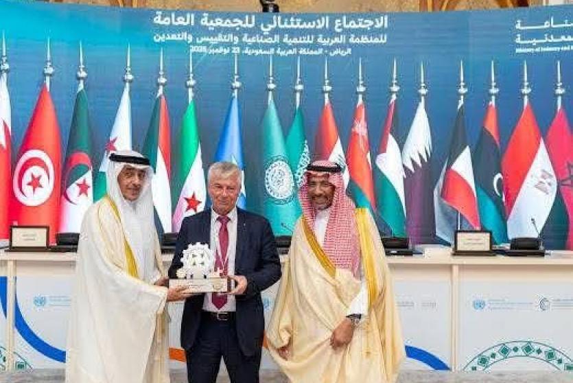 جانب من الاجتماع 