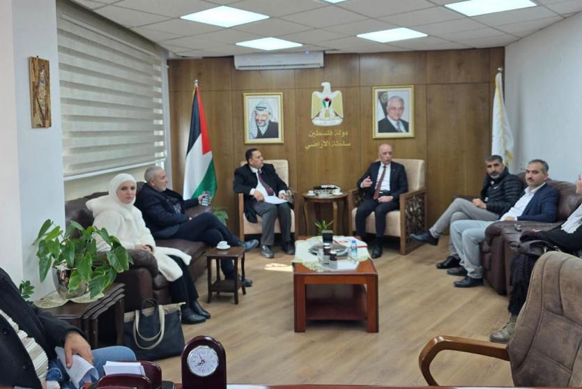 التميمي يبحث مع رئيس بلدية طوباس سبل تطوير وتنظيم قطاع الأراضي في المدينة