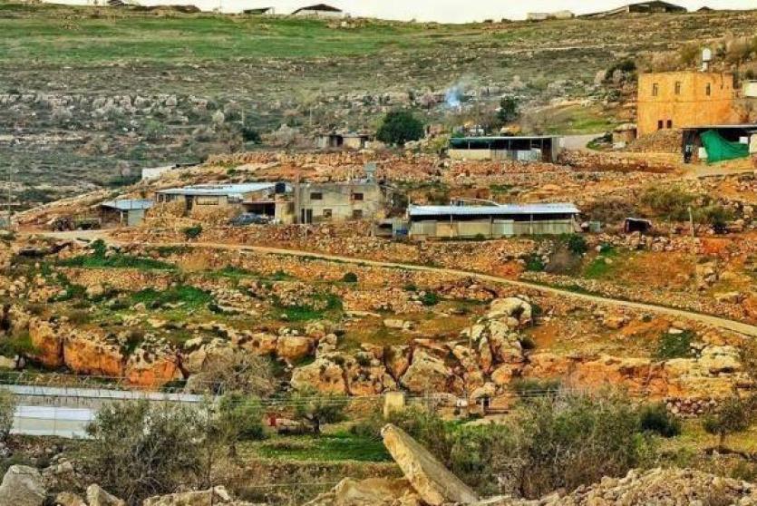 قرية يانون جنوب شرق مدينة نابلس 