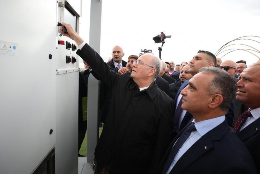 رئيس الوزراء يفتتح أكبر محطة للطاقة الشمسية في فلسطين 