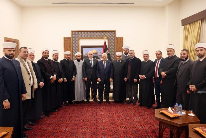 الرئيس عباس يستقبل وفدا من علماء الدين المسلمين والقضاة الشرعيين