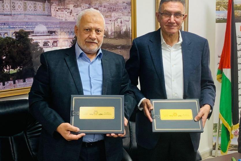 جانب من توقيع الاتفاقيات