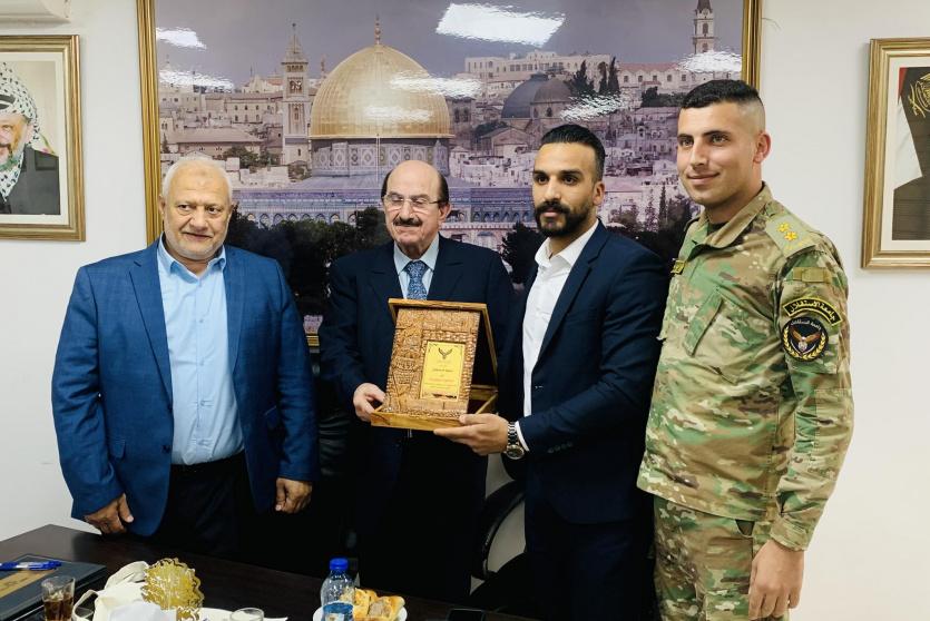 خلال التكريم 