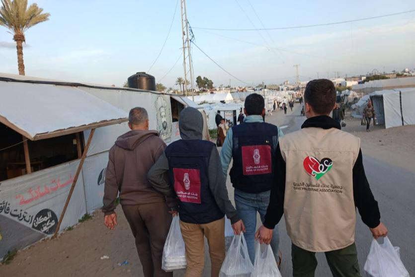 بنك فلسطين وجمعية عطاء فلسطين يوزعان وجبات إفطار للأسر المتضررة في غزة ضمن حملة "رمضان يجمعنا بالحب والعطاء"