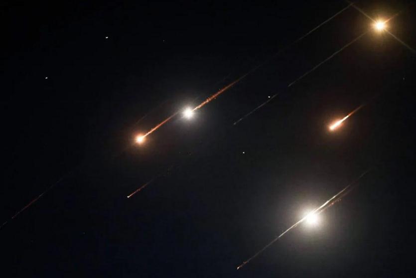 سقوط شظايا صاروخية على بلدة بيت عوا