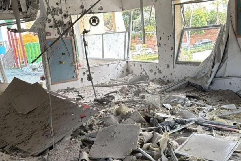 تضرر عدة مباني بسقوط رؤوس عنقودية إيرانية وسط إسرائيل