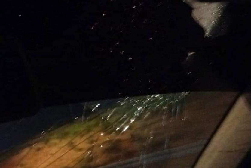 مستوطنون يهاجمون مركبات المواطنين جنوب نابلس