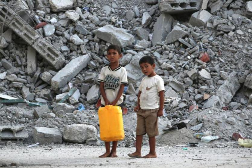 طفلين في غزة - ارشيف