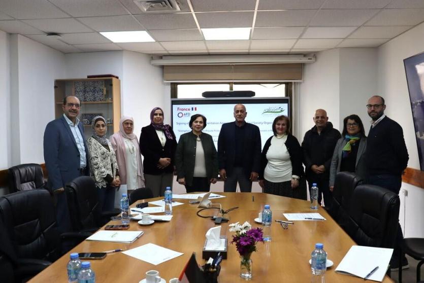 مركز تطوير يوقّع اتفاقيات تنفيذ منح مع ست مؤسسات أهلية