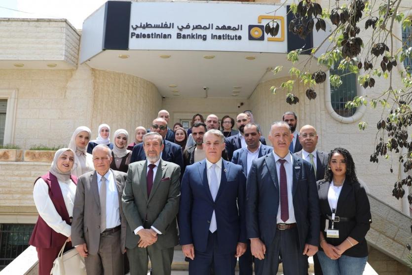 المعهد المصرفي الفلسطيني يُخرّج دبلوم التحكيم المالي والمصرفي
