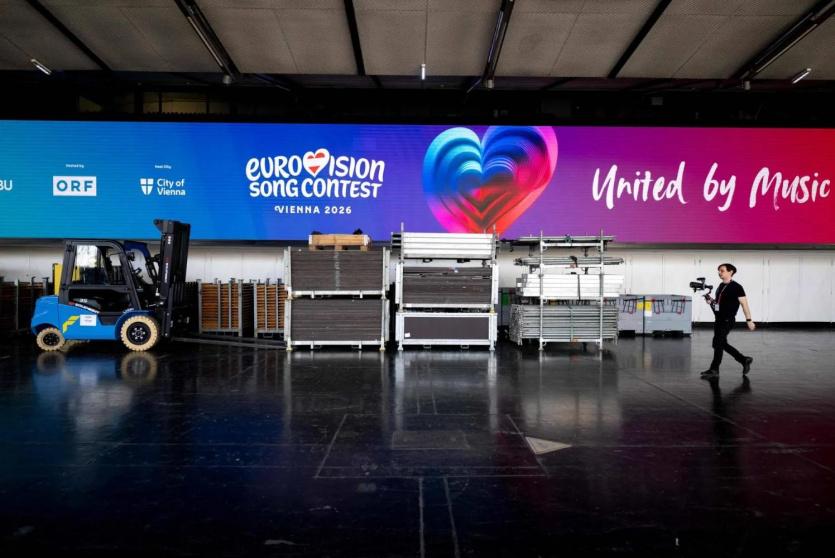 أكثر من ألف فنان يدعون إلى مقاطعة 