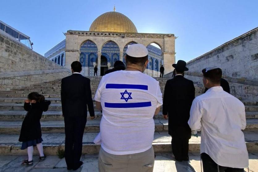 عشرات المستعمرين يقتحمون المسجد الأقصى ويؤدون طقوسا تلمودية