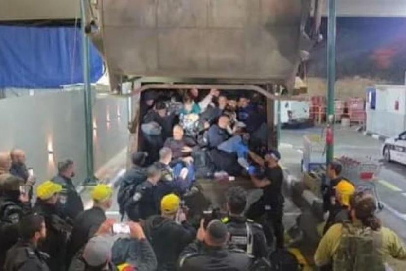 (حقوق العاملين) يطالب بمساءلة الجهات المسؤولة عن الانتهاكات التي يتعرض لها العمال أثناء تنقلهم أو خلال عملهم وتعزيز الرقابة على أماكن العمل