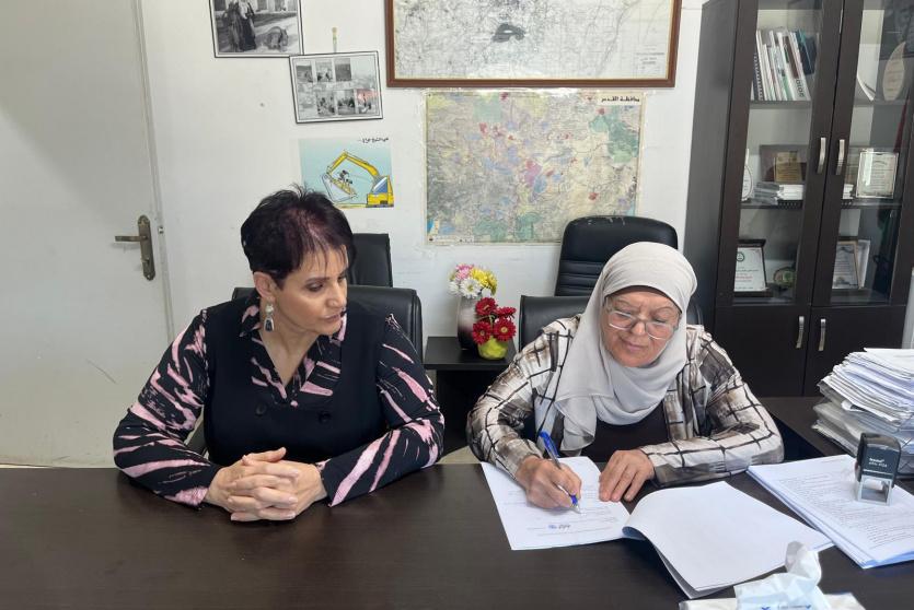 جانب من توقيع الاتفاقية