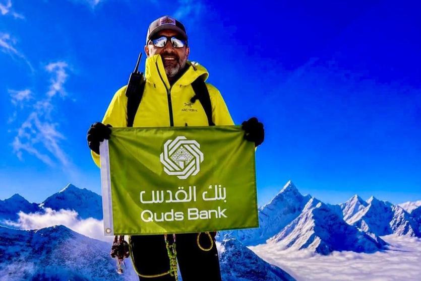 من قمم الهملايا إلى إيفرست.. سفير بنك القدس مصطفى سلامة يحمل رسالة أطفال غزة